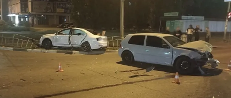 Столкновение Volkswagen Golf и Skoda Octavia в Волжском