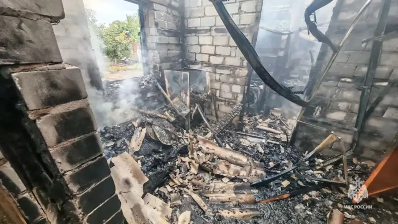 Пожар в частном доме на площади Белинского в Волгограде
