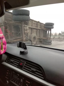 В Еланском районе ДТП, перевернулся грузовой прицеп