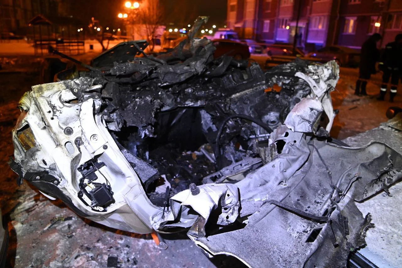 Результаты взрывов в Белгороде: перевернутые машины и воронки на ул. Макаренко и Почтовая