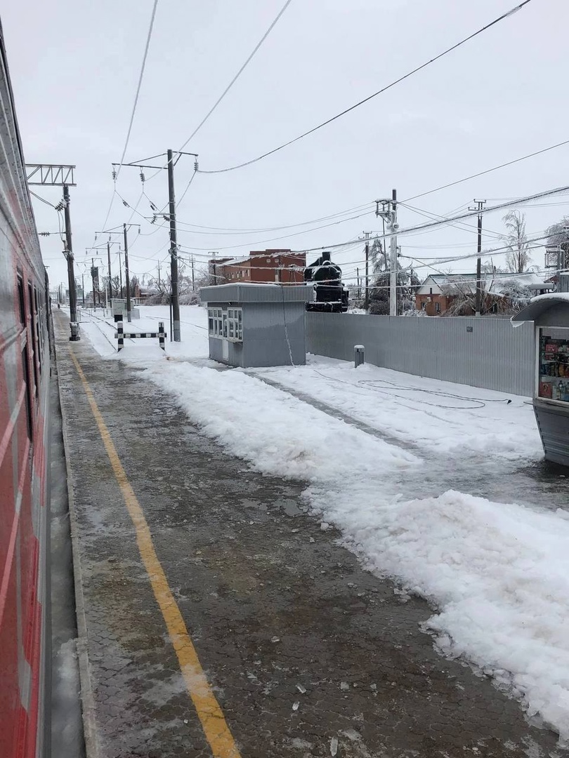 Пятеро поездов столкнулись с задержками из-за повреждения контактного провода под Волгоградом