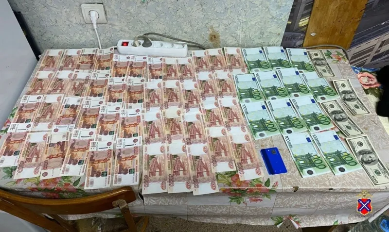 18-летнего жителя Елани осудили за мошенничество и хранение наркотиков