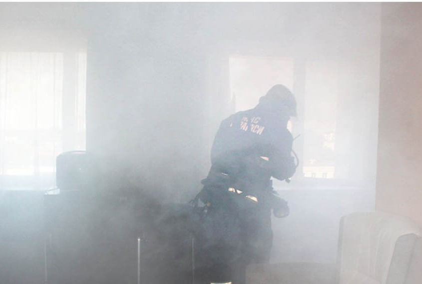 ❗️В Ворошиловской районе задержаны две женщины на УИК они пришли с дымовой шашкой и зажигательной смесью.