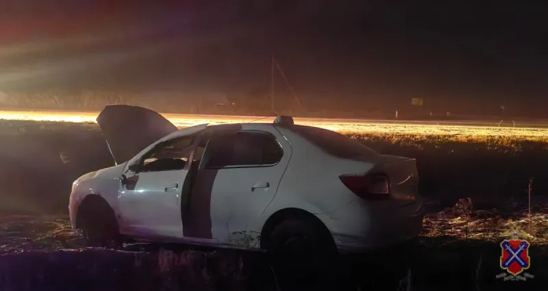 Авария на трассе в Дубовском районе: автомобиль «Рено Логан» съехал с дороги