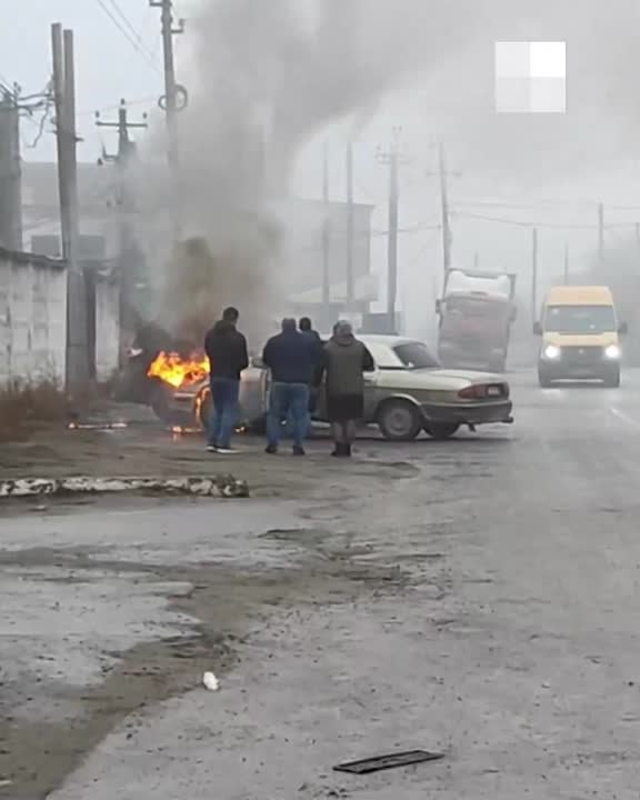 В Волгограде загорелась «Волга» на парковке у МРЭО № 2