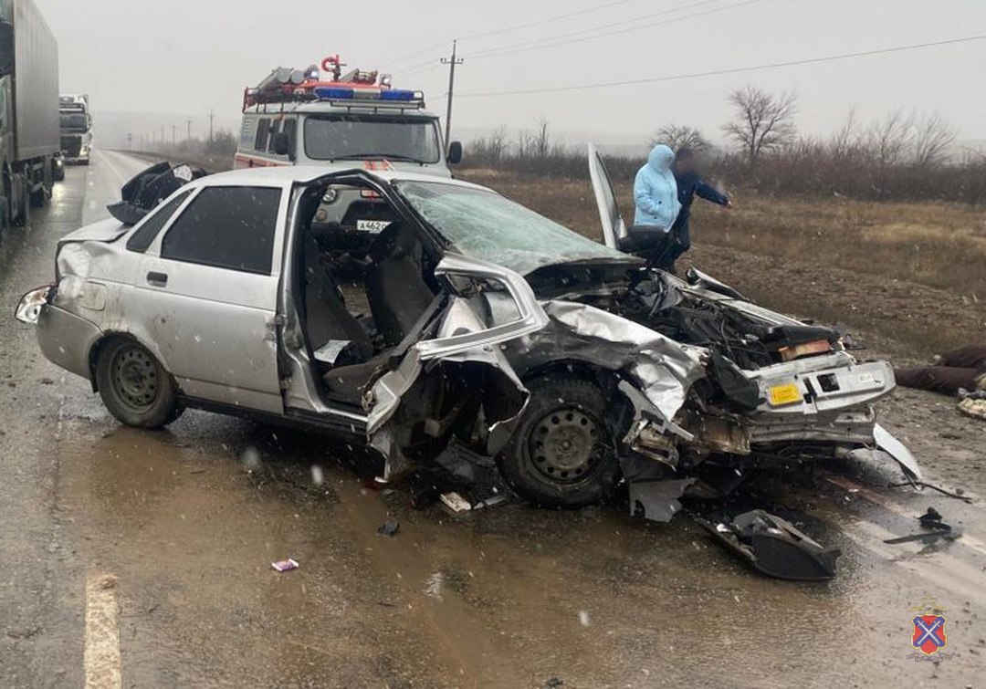 Смертельное ДТП на трассе в Дубовском районе: пострадали три человека, включая ребёнка