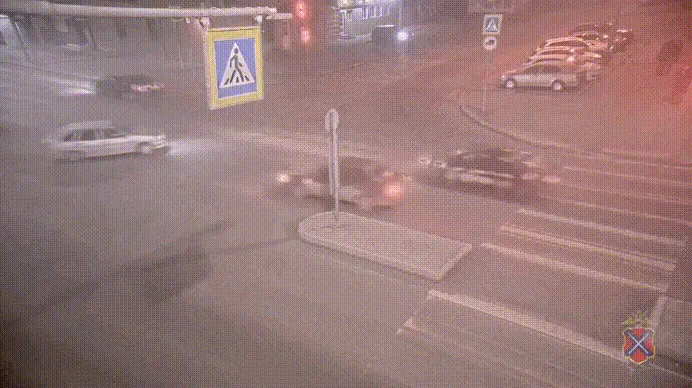 Видео: Лобовое столкновение на Рокоссовского: один человек в больнице