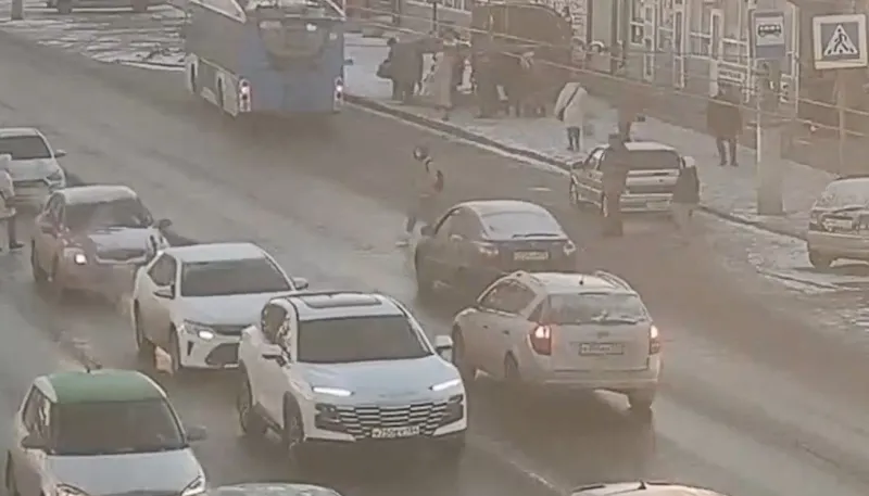 ДТП на ул. Качинцев, в Дзержинском районе Лада Гранта сбила пешехода