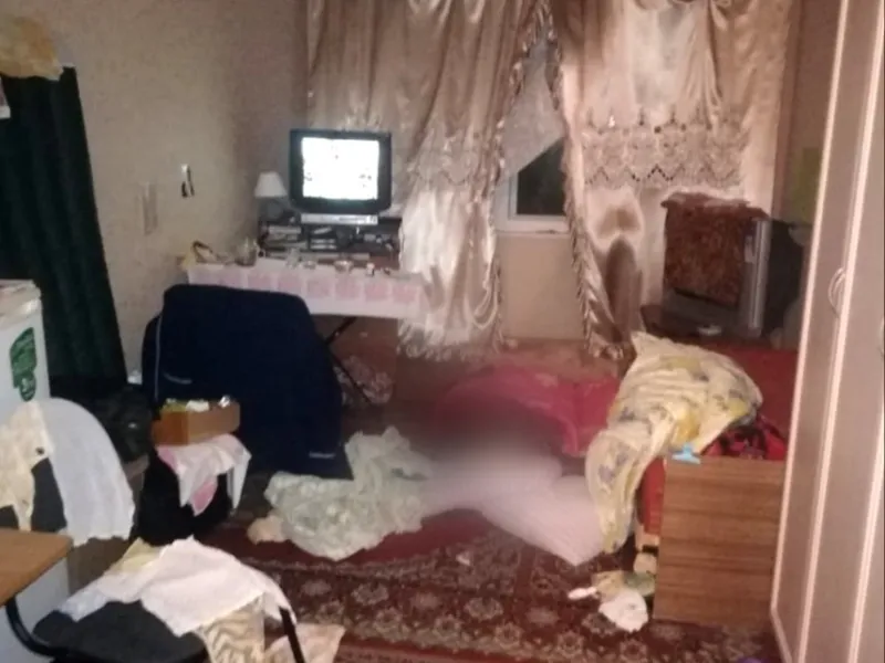 Житель Волжского несколько дней жил с трупом родственника