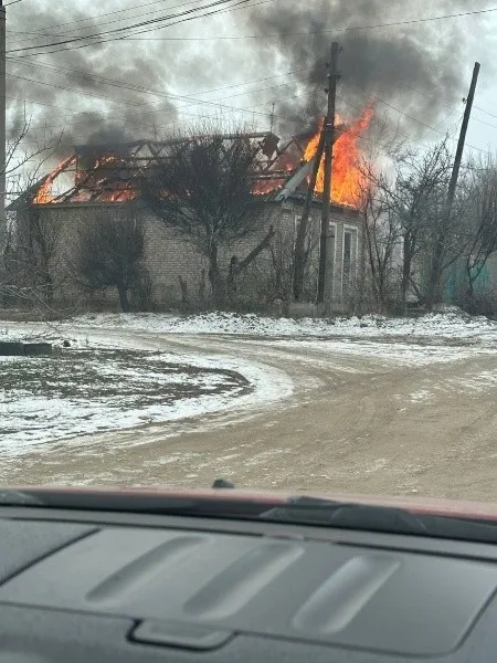 В Красноармейском на ул. Дальневосточной загорелся частный дом