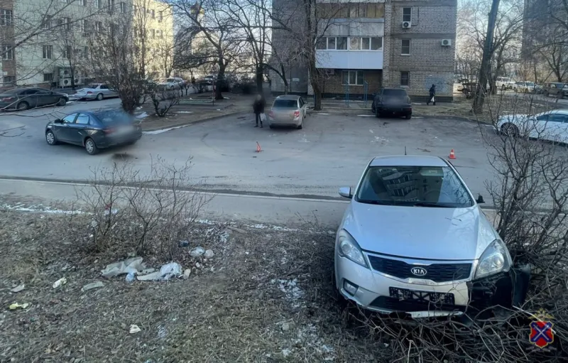 В Центральном районе по ул. Пархоменко водитель сбила пешехода, сдавая назад