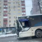 Жёсткое ДТП на СХИ: кабину автобуса сплющило