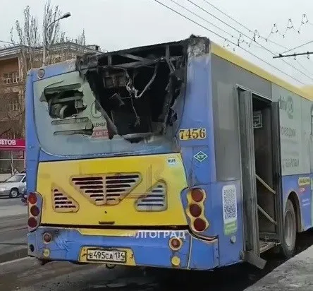 В Волгограде загорелся автобус возле «Диаманта» – обошлось без пострадавших