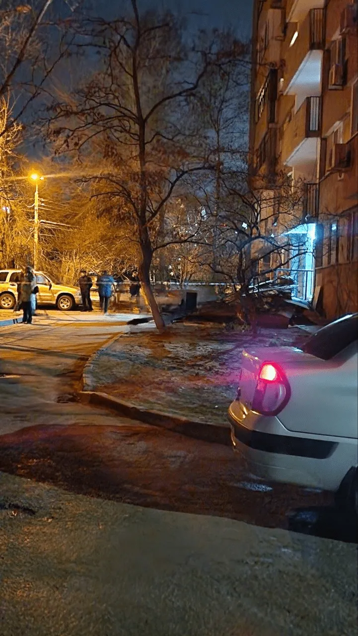 Трагедия в Кировском районе: две девочки выпали с 16-го этажа