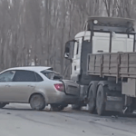 ДТП на улице Землячки: легковушка врезалась в грузовик