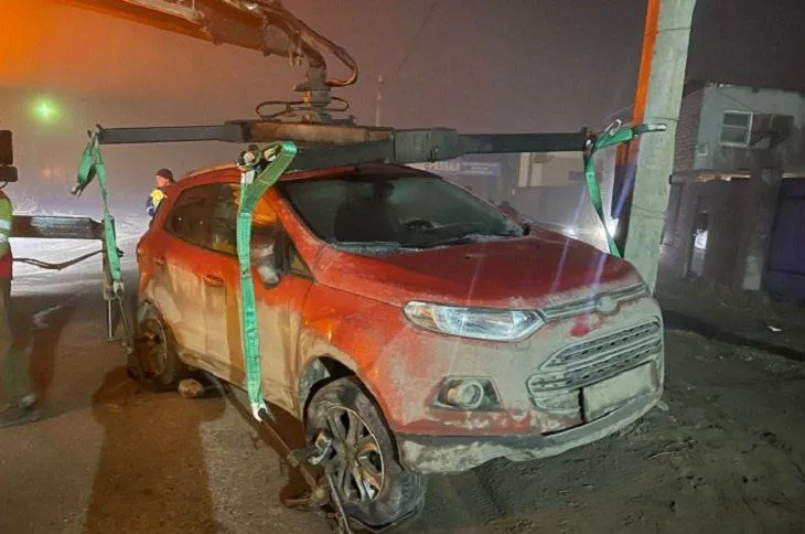 В Волгограде родственник должницы сбил пристава на арестованном автомобиле