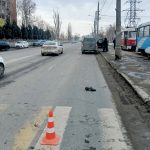В Советском районе на ул. Электролесовская водитель УАЗа сбил женщину на пешеходном переходе