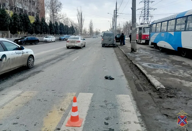 В Советском районе на ул. Электролесовская водитель УАЗа сбил женщину на пешеходном переходе