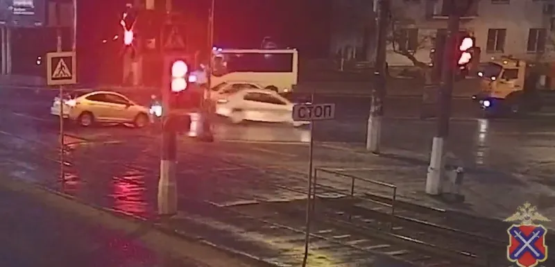 В Центральном районе на Голубинской водитель сбил пешехода на красный сигнал светофора