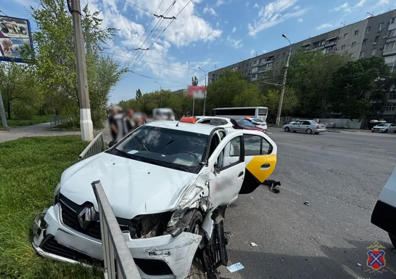 ДТП в Краснооктябрьском районе: столкновение двух автомобилей, пострадала пассажирка