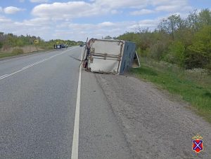 На трассе Р-22 в Новоаннинском районе в аварии пострадали четверо, включая детей