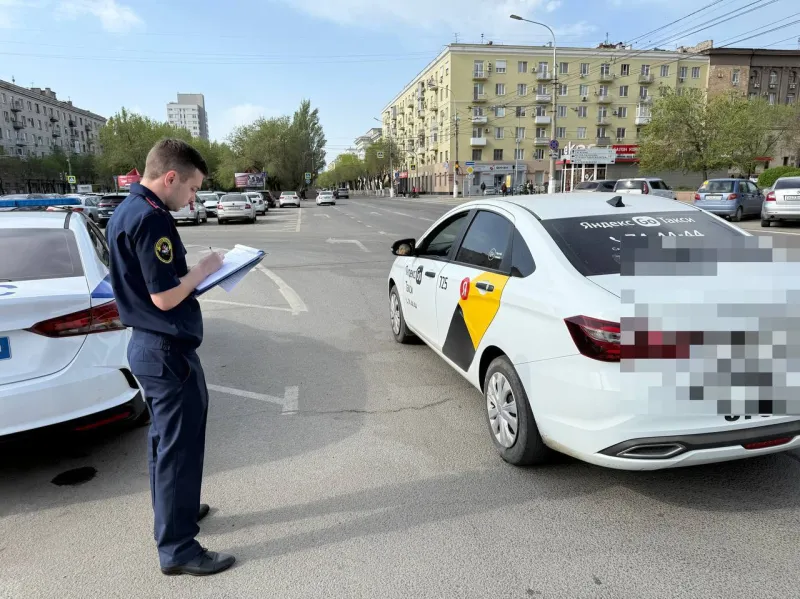 В Волгограде таксист «Яндекса» умер за рулём во время поездки