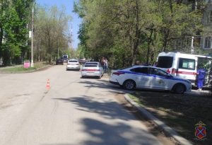 В Дзержинском районе водитель ВАЗа сбил 9-летнюю девочку на пешеходном переходе по улице Савкина