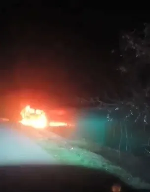 В Краснооктябрьском неизвестные поджигают автомобили