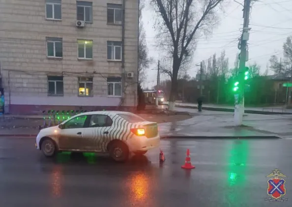 В Светлоярском районе 16-летний мотоциклист перевернулся на дороге