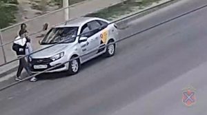 ВИДЕО: В Тракторозаводском районе «Лада Гранта» сбила пешехода на переходе