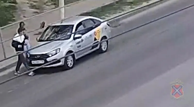 ВИДЕО: В Тракторозаводском районе «Лада Гранта» сбила пешехода на переходе