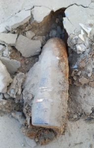 Волгоградцы нашли артснаряд времен войны прямо на улице