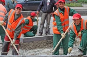 Мигрантов в Волгоград могут обязать въезжать со справкой об отсутствии ВИЧ и других заболеваний