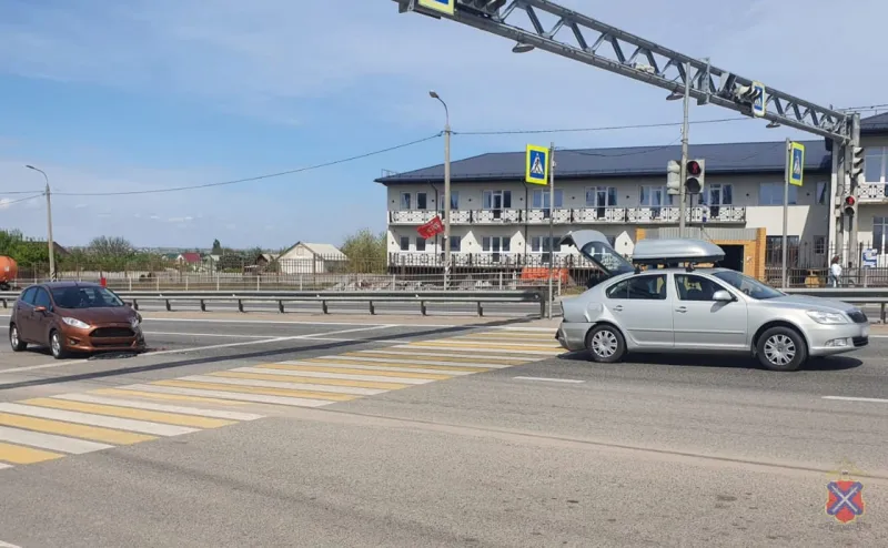 На 960-м километре трассы Р-22 «Каспий» в Городищенском районе столкнулись Ford и Skoda