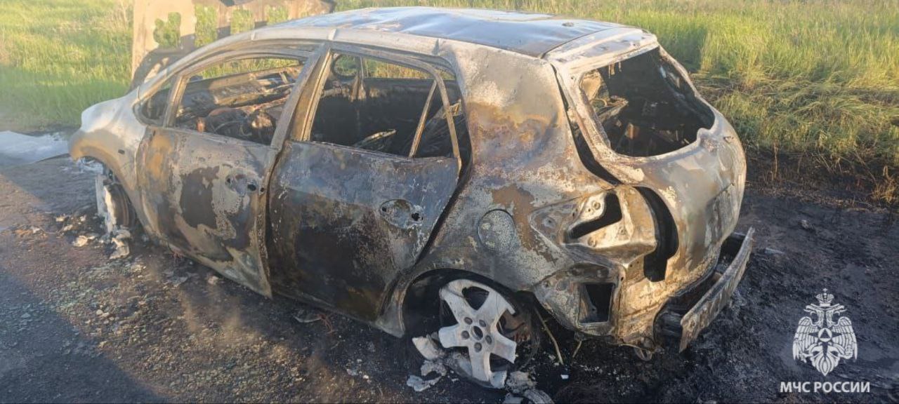 На улице Тбилисской в Волгограде сгорел легковой автомобиль