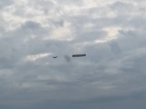 Над Волгоградом пролетел самолёт с гигантской георгиевской лентой