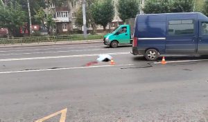 В Советском районе Волгограда на перекрёстке у школы №103 сбили женщину