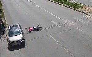 На Университетском проспекте водитель иномарки сбил женщину на пешеходном переходе