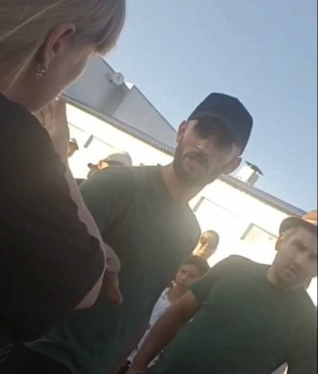 В Михайловке конфликт с цыганскими семьями уладили через диалог и субботник