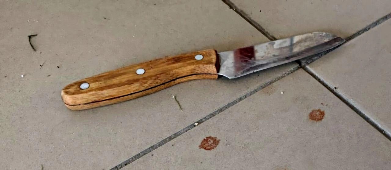 Зампрокурора спас мужчину от женщины с ножом: ЧП у здания прокуратуры Советского района