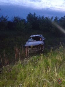 В Дубовском районе внедорожник съехал с трассы и опрокинулся — водитель в больнице