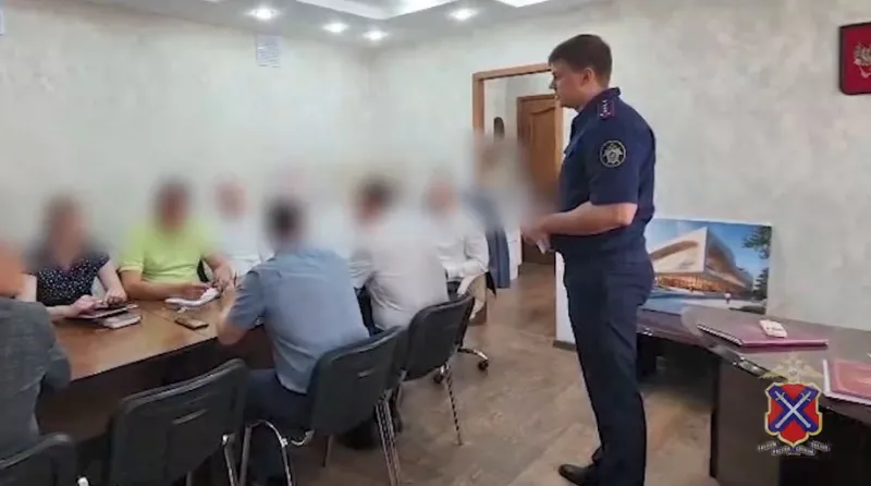 В Дубовском районе задержали замглавы района за ремонт кабинетов за счёт школьного бюджета