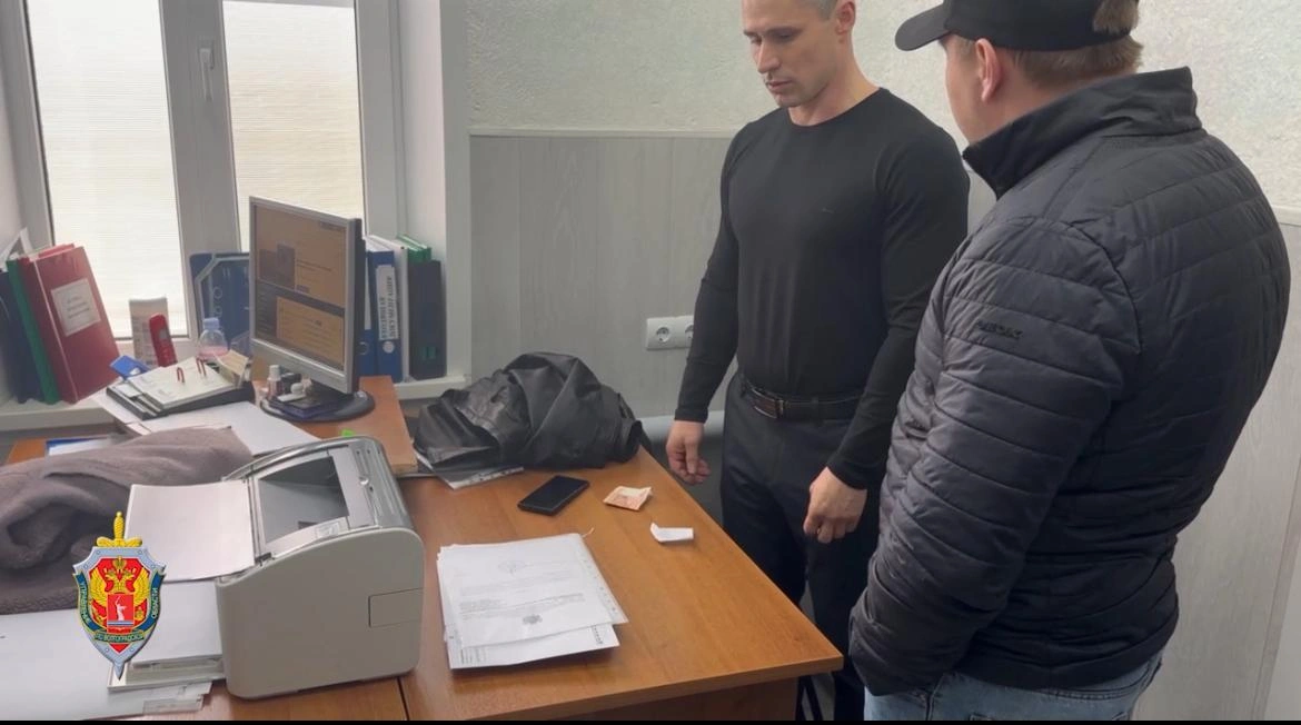 В Елани вынесли приговор по делу о взятке: экс-глава получил 6 лет колонии, директор МКУ — условный срок
