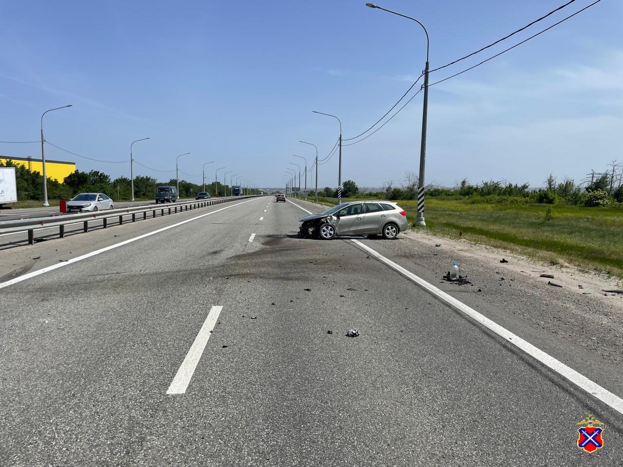 В Городищенском районе иномарка врезалась в ограждение: пострадала женщина