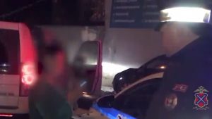 В Волгограде автоледи без прав устроила погоню и врезалась в здание