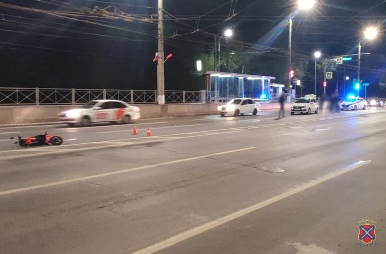 В Волгограде электросамокатчик пострадал в ДТП с «Ладой» на проспекте Ленина