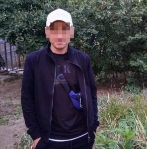 В Волгограде мужчина пытался задушить 12-летнюю школьницу в подъезде