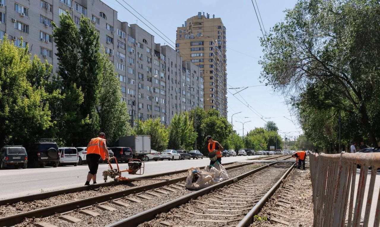 В Волгограде начали разбирать трамвайные пути на улице Голубинской