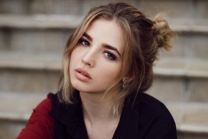 Тысячи юных фанатов пришли на выступление Ани Покров в Волгограде 1 июня