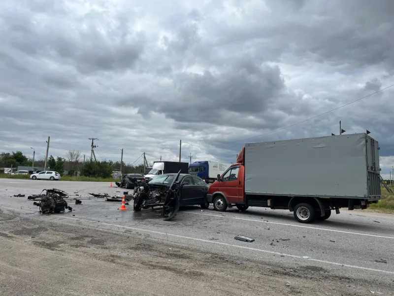 Четыре человека пострадали в аварии с участием фур и легковушек под Камышином